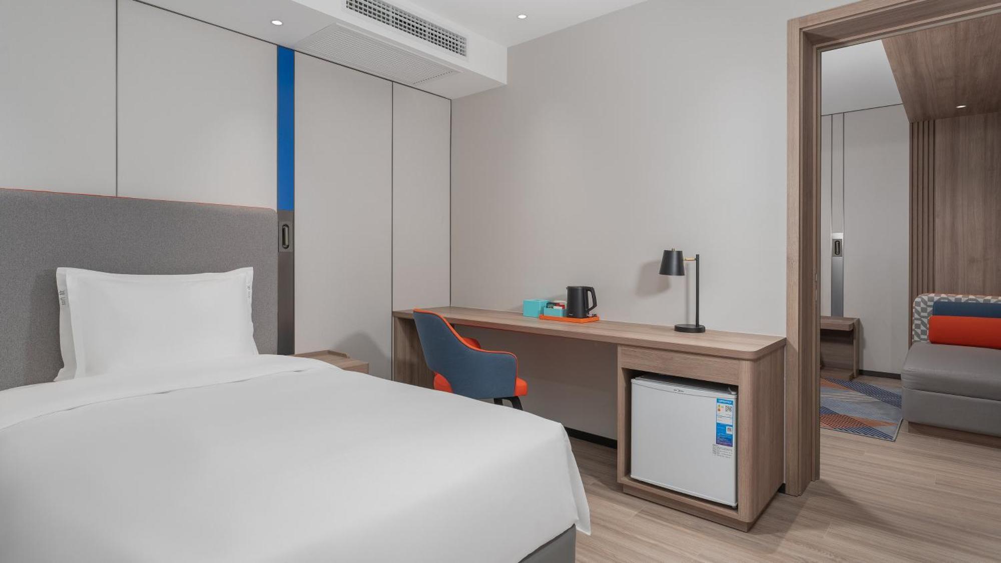 Holiday Inn Express Qingdao Shibei By Ihg Exterior photo