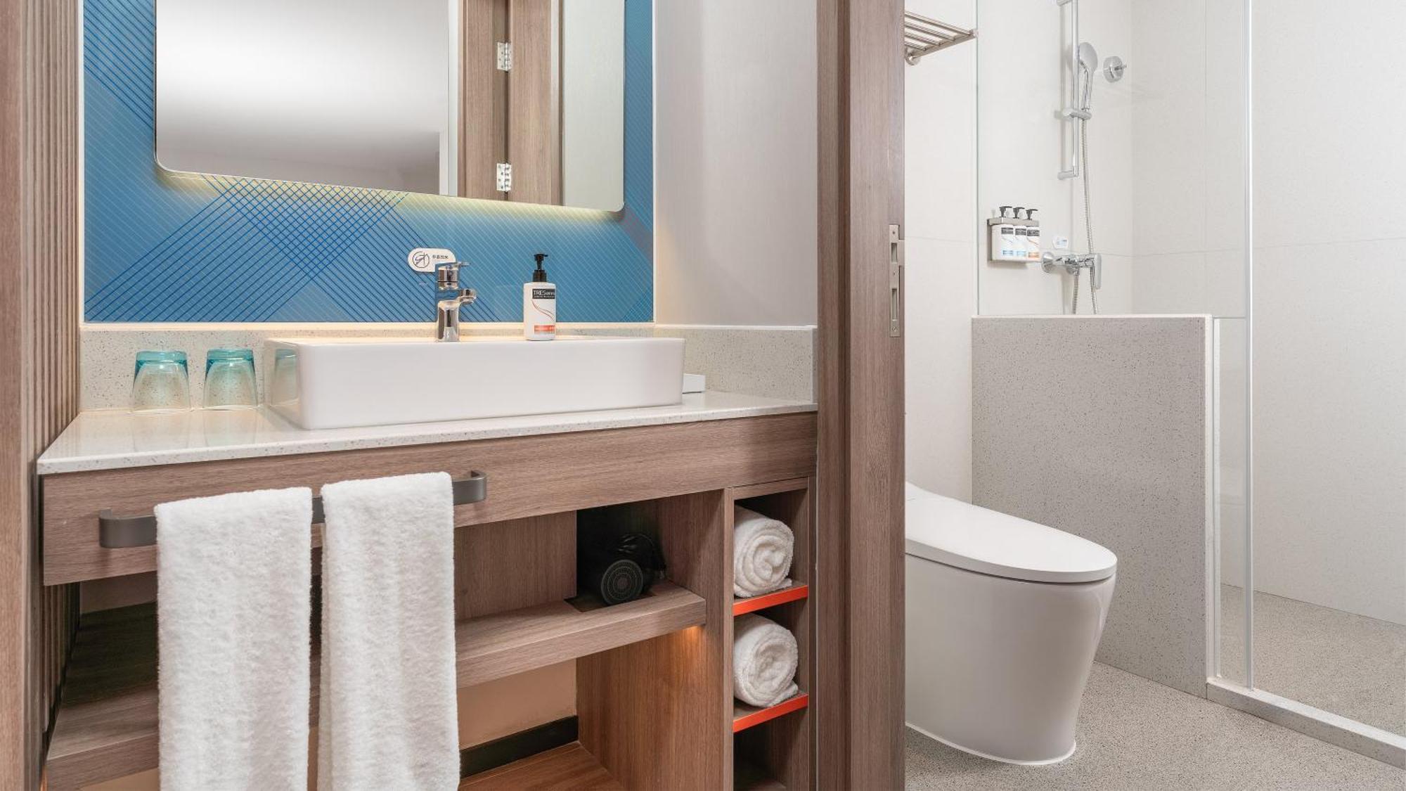 Holiday Inn Express Qingdao Shibei By Ihg Exterior photo